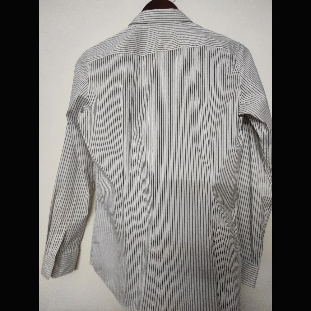 Uniqlo Stripe Shirt 🤍 - Picture 6 of 10